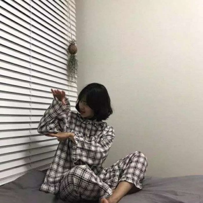 奶系动漫女黑白头像7